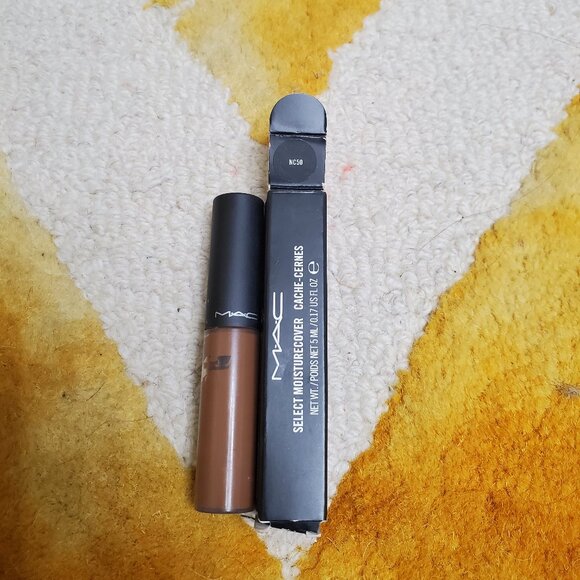 MAC Select Moisturecover in NC50 - Picture 1 of 1